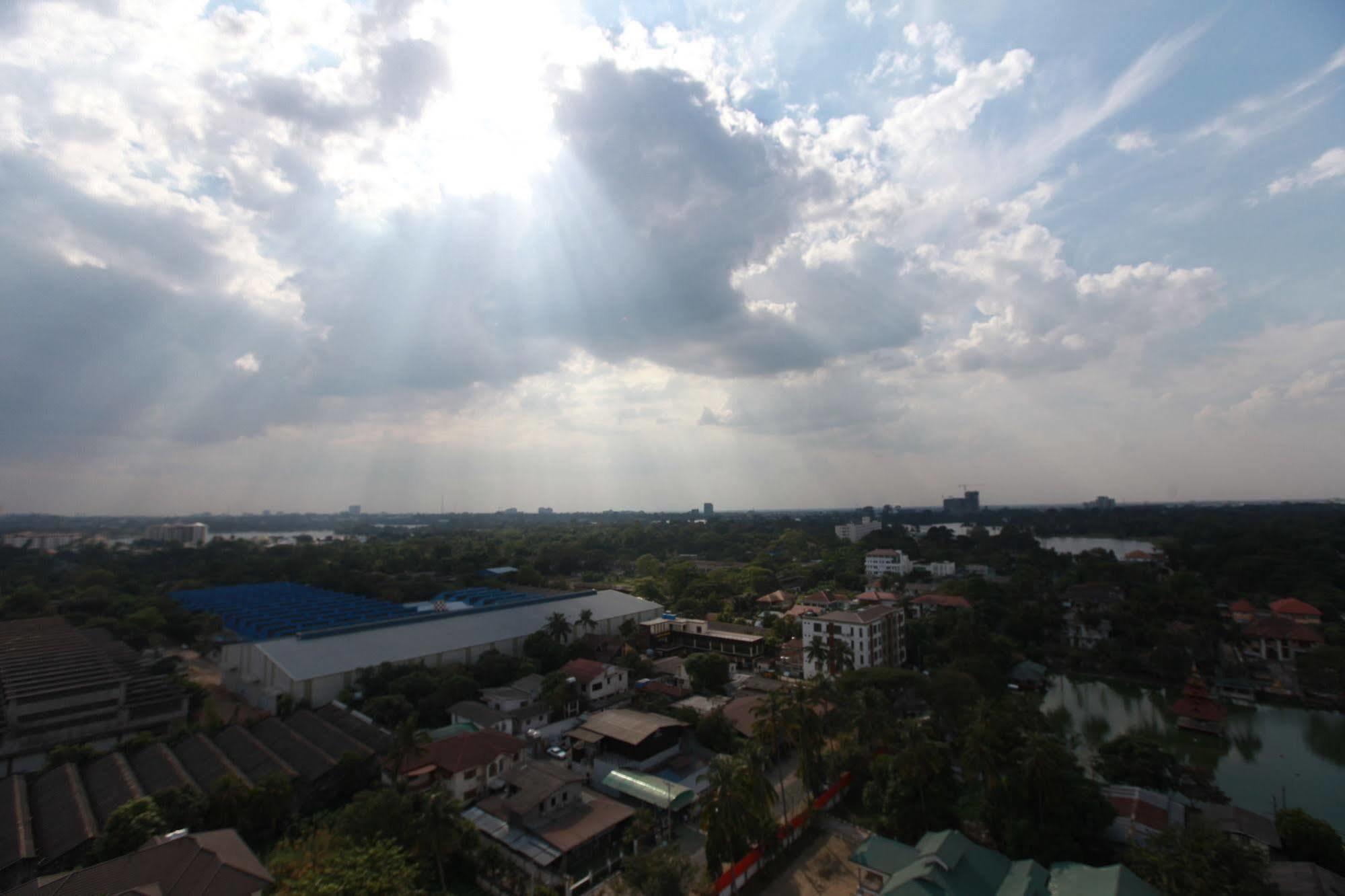 Super Hotel ย่างกุ้ง ภายนอก รูปภาพ